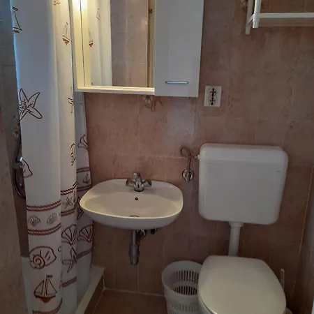 And With Parking Space Palit, Rab - 22221 Pensjonat Rab Town