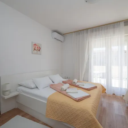 Affittacamere And With Parking Space Palit, Rab - 22221