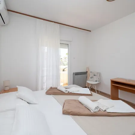 Affittacamere And With Parking Space Palit, Rab - 22221 Rab Town